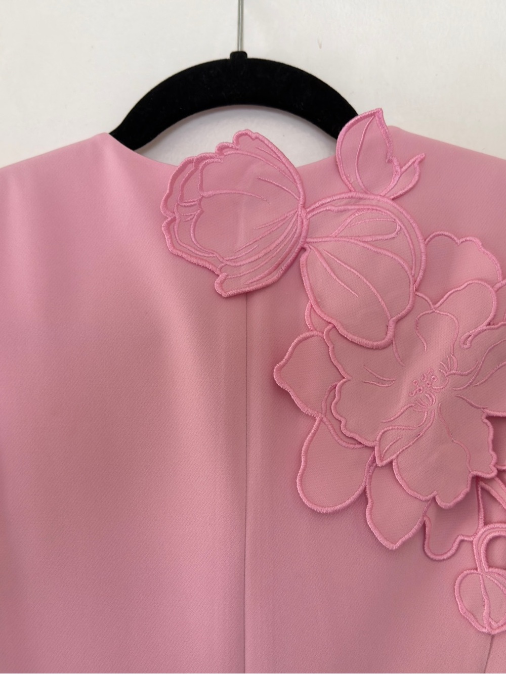 Elegant Pink Maxi Dress with Floral Appliqué - Picture 6 of 6